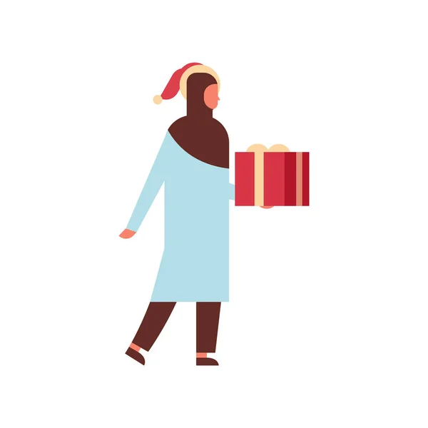Araber halten Geschenk-Box Geschenk frohe Weihnachten glücklich neues Jahr Urlaub Feier Konzept voller Länge weibliche Cartoon-Figur isoliert flach — Stockvektor