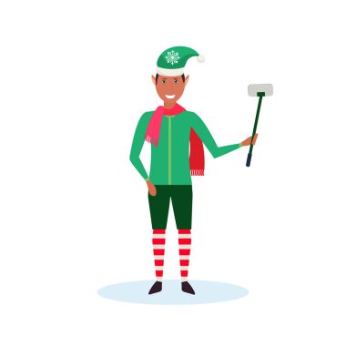 Afrika kökenli Amerikalı adam Noel elf santa yardımcı kavramı selfie sopa düz tam uzunlukta erkek çizgi film karakteri izole holding