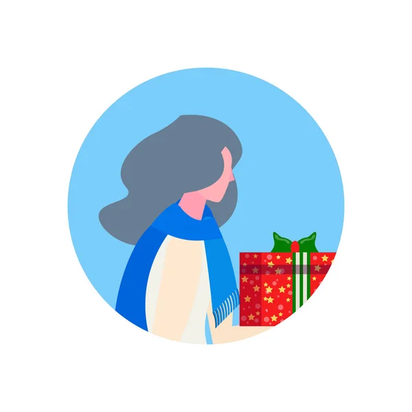 Senior kobietę prezent pole szczęśliwego nowego roku merry christmas koncepcji twarz kobiety avatar kreskówka znak portret profil na białym tle — Wektor stockowy