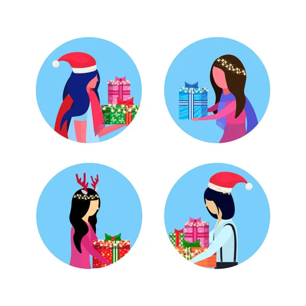 Set Mischung Rennen Frau Halten Geschenkbox Frohes Neues Jahr Frohe Weihnachten Konzept weibliches Gesicht Avatar Profil Sammlung Cartoon Charakter Portrait isoliert — Stockvektor