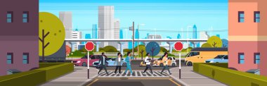 yarış insanlar gidiş yaya geçidi modern şehir sokak gökdelen şehir merkezindeki yol kentsel cityscape arka plan güneşli gün yatay mix düz