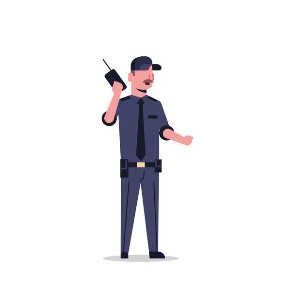 Säkerhetsvakt mannen i svart uniform hålla radio polis talar walkie talkie manliga tecknad karaktär full längd platta isolerade — Stock vektor