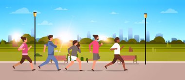 aktif spor erkek koşu yarışı insanlar kadın çalıştırmak fitness eğitim Dünya Sağlık günü kavramı sağlıklı yaşam tarzı düz kentsel şehir parkı yatay mix