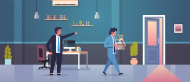 Erkek patron kapı ateş adam çalışan kağıt belgeleri kutusu görevden işsizlik işsizlik kavramı sıklığı yatay düz modern ofis iç, işaret parmağı reddetti
