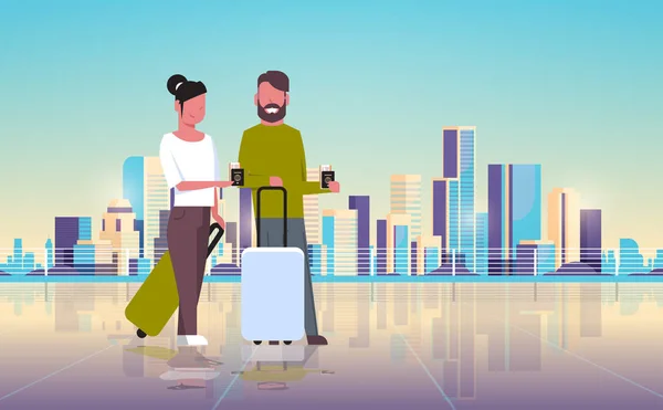 Hombre Mujer Viajeros Con Equipaje Celebración Pasaportes Boletos Sobre Ciudad — Vector de stock