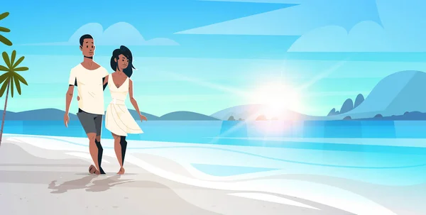 Африканская американская пара влюбленный мужчина женщина обнимает на тропическом острове морской пляж восход солнца морской пейзаж летний отдых концепция пейзаж полный горизонтальный — стоковый вектор