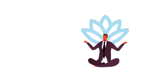 Hombre de negocios meditando sentado posición de loto hombre de negocios en yoga pose personaje de dibujos animados masculinos longitud completa horizontal aislado — Vector de stock