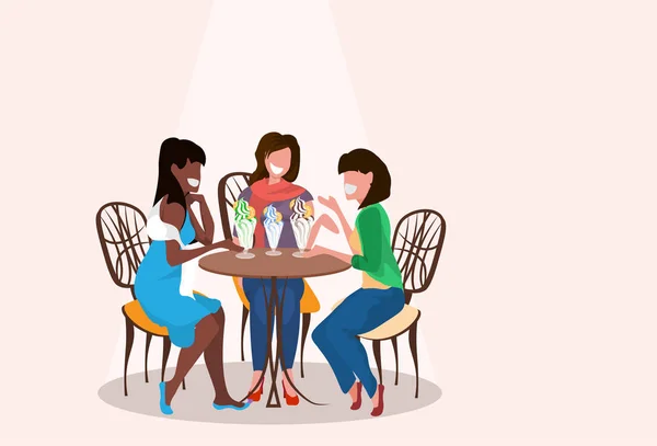 Mujeres amigos sentado cafetería comer helado femenino amistad comunicación concepto mezcla raza niñas tener amigable chat horizontal plana — Archivo Imágenes Vectoriales