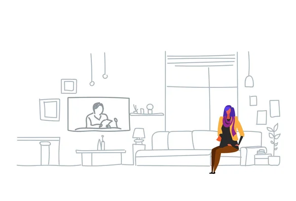 Wanita menonton tv program berita harian duduk sofa di ruang tamu modern interior hipster perempuan karakter kartun datar vektor horisontal vektor gambar - Stok Vektor