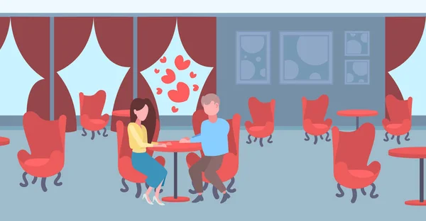 Paar sitzt Café Tisch glücklich Valentinstag Konzept Mann Frau modern Restaurant Interieur Bankett Luxus Halle männliche weibliche Charaktere volle Länge flach horizontal — Stockvektor