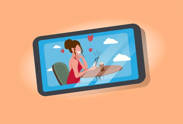 妇女坐在咖啡馆里快乐情人节概念女孩使用智能手机视频对话与男友恋人夫妇聊天在线水平平 — 图库矢量图片