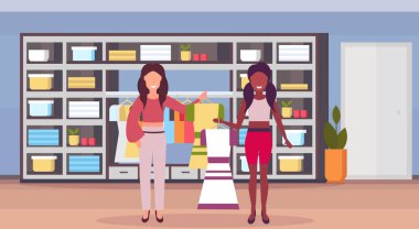 kadın moda butik sahibi holding elbise Afro-Amerikan Kız istemci büyük salonu Bayan giyim alışveriş merkezi iç için mix yarış çizgi film karakterleri tam uzunlukta düz yatay