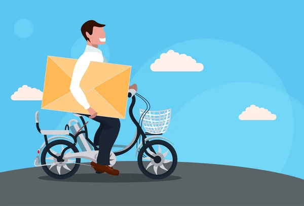 Affärsman cykling cykel håller stängt brev kuvert papper korrespondens leverans konceptet kille Rider bike manliga tecknad karaktär full längd horisontella platt — Stock vektor