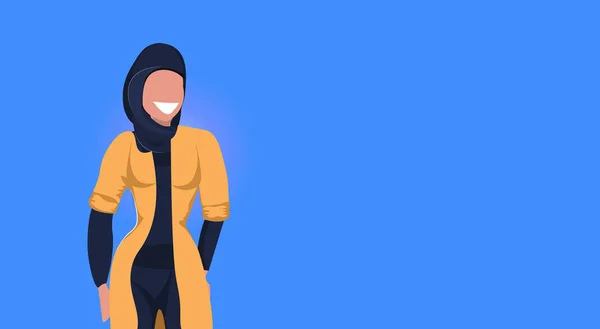 黒のヒジャーブ ファッション服イスラム教徒女性漫画文字縦平らな青い背景水平を身に着けているアラブの女性幸せなアラビア語女の子 — ストックベクタ
