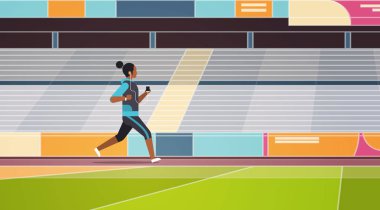 Stadyum parça Afro-Amerikan Kız smartphone sağlıklı yaşam konsepti tribün arka plan tam uzunlukta düz yatay kulaklık ile müzik dinlemek çalıştıran fitness kadın
