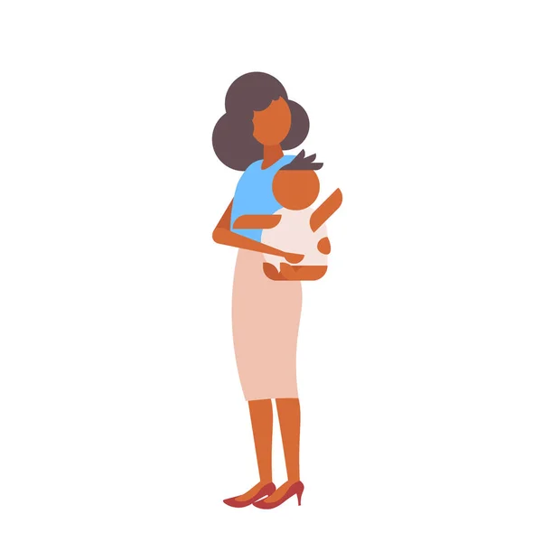 爱的母亲抱着她的小新生儿快乐年轻家庭母亲概念卡通人物全长孤立的单位 — 图库矢量图片