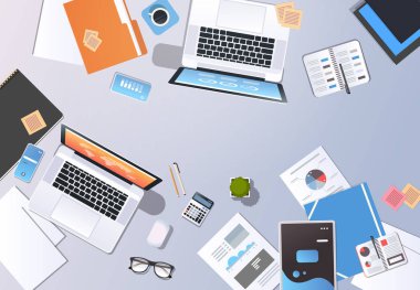 başlangıç kavramı yeni iş planı yaratıcı yenilik en iyi açı görünüm masaüstü dizüstü smartphone tablet ekran kağıt belgeleri analiz grafik işleri yatay