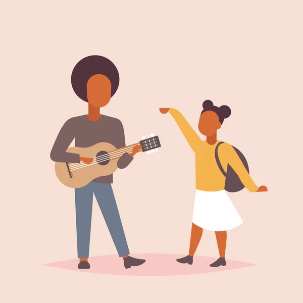 Homem músico cantando e tocando guitarra mulher dançando Africano casal americano se divertindo juntos musical relaxar conceito masculino feminino personagens de desenhos animados de comprimento total plana — Vetor de Stock