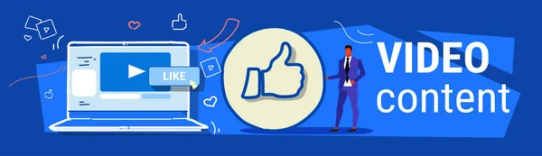 Hombre de negocios con los pulgares hacia arriba símbolo como icono de éxito de marketing en redes sociales de retroalimentación de vídeo concepto de contenido portátil pantalla completa bosquejo garabato banner horizontal — Vector de stock