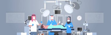 Arapça cerrahlar çevreleyen Arap hasta operasyon masanın üzerinde ameliyat sırasında tıbbi işçi hijab işlemi Oda Hastanesi klinik iç yatay dikey içinde yatan takım