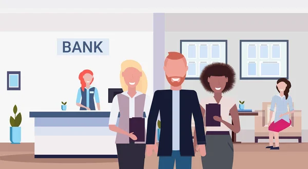 Misturar raça colegas sorrindo gestores bancários de pé juntos moderno banco escritório interior horizontal plana —  Vetores de Stock