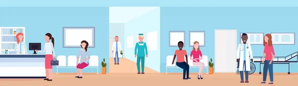 Ανακατέψτε αγώνα ασθενείς και γιατροί στο νοσοκομείο αίθουσα αναμονής με καθίσματα υποδοχής και κρεβάτι helthcare έννοια ιατρική κλινική διάδρομος εσωτερικό οριζόντια επίπεδη — Διανυσματικό Αρχείο
