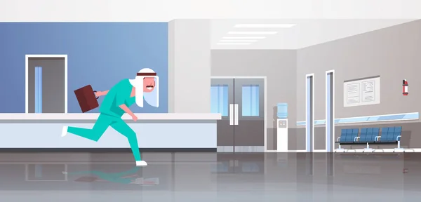 Médico árabe con maletín corriendo a paciente árabe hombre en keffiyeh y verde uniforme hospital médico trabajador moderno clínica pasillo interior horizontal longitud completa — Archivo Imágenes Vectoriales