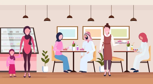 Arabische mensen bezoekers zitten moderne café shop serveerster serveren Arabische gasten het dragen van traditionele kleding bakkerij cafetaria interieur cartoon tekens volledige lengte vlak en horizontaal — Stockvector