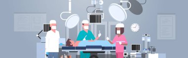 Mix yarış cerrahlar çevreleyen hasta operasyon masanın üzerinde ameliyat sırasında tıbbi işçi işlemi oda modern Hastane Klinik iç yatay dikey yatan takım