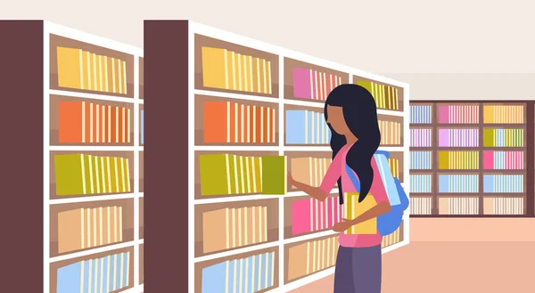 Afrikansk flicka student att välja böcker skolflicka nära bokhyllor modernt bibliotek interiör läsning utbildning kunskap begreppet platt horisontellt porträtt — Stock vektor