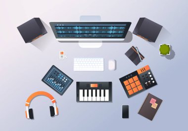 müzik stüdyo ses mühendislik kavramı en iyi açı görünüm masaüstü monitör piyano ses karıştırıcı kulaklık kayıt pro ekipmanları işleri yatay