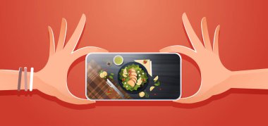 taze sebze salatası tavuk ve sos en iyi açı görünümü smartphone ekran sosyal ağ etkinliği konsepti ile yatay hareket eden fotoğraf çekici gıda blogger