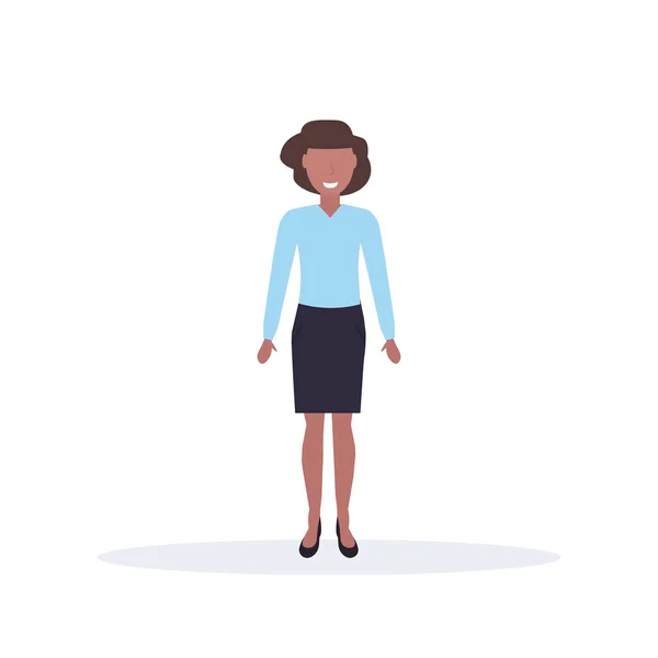 Femme d'affaires pose debout heureux afro-américain femme employée de bureau femme personnage de dessin animé pleine longueur appartement isolé — Image vectorielle