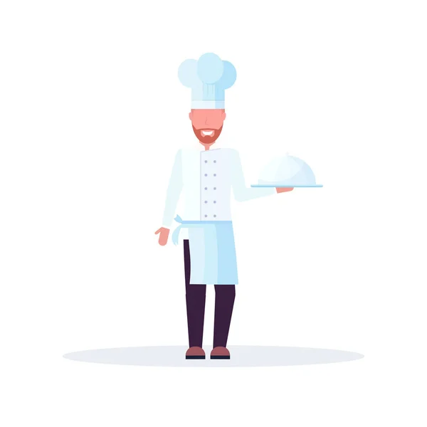 Kucharz trzyma pokryte talerz naczynie człowiek w uniform zawód żywności gotowania koncepcja kreskówka mężczyzna znaków pełnej długości białe tło — Wektor stockowy