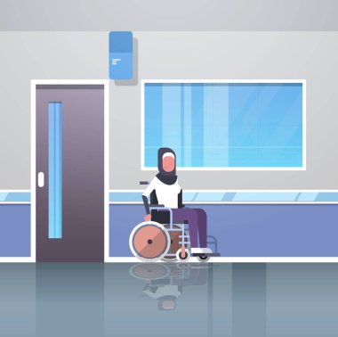 Arap kadın hasta tekerlekli kaza sakatlık kavramı hastane koridor hall modern klinik iç Müslüman kadın karikatür karakter tam uzunlukta düz oturan devre dışı