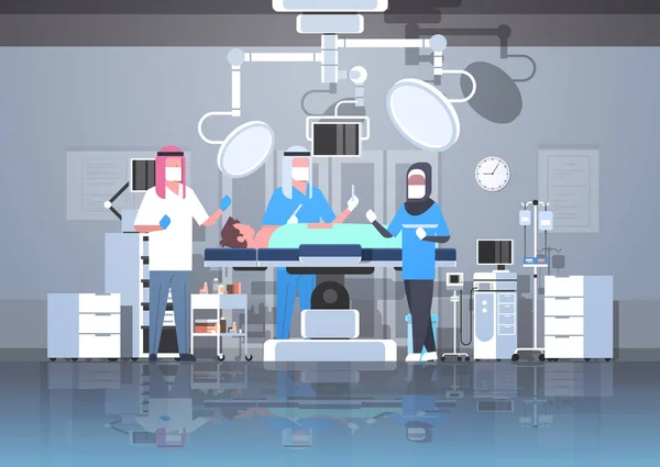 Arabische chirurgen team omringende Arabische patiënt liggend op operatie tafel tijdens chirurgie gezondheidswerkers in hijab operatie kamer ziekenhuis kliniek interieur horizontale volle lengte — Stockvector