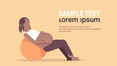 Afrika Doğum jimnastikli hamile kadın kız fitness sağlıklı çalışma yaşam tarzı yatay kopya egzersiz