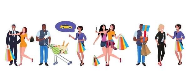 カラフルなショッピング バッグと一緒に立っている大きな販売コンセプト男性女性顧客の購入漫画文字をフルの長さ水平保持して台車カート レース人々 を混在します。 — ストックベクタ