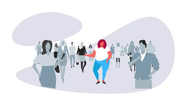 Mujer gorda obesa destacándose de multitud de empresarios siluetas sobre tamaño chica concepto de individualidad diferente personaje de dibujos animados femeninos longitud completa bosquejo garabato horizontal — Vector de stock