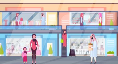 Arapça ziyaretçi modern alışveriş giyim butikler ve kafelerde süpermarket perakende ile yürüyüş iç Arap insanların geleneksel giysiler yatay tam uzunlukta düz saklamak.