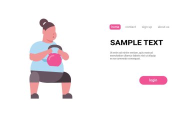 şişman obez kadın kettlebell kilolu şişko kız spor stüdyo egzersiz kilo kaybı kavramı düz beyaz arka plan kopya alanı içinde eğitim egzersizleri yapıyor