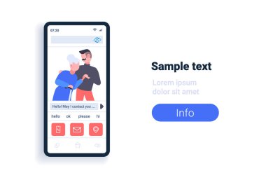 Yaşlı Bayan bakım ve destek kavramı online mobil iletişim uygulama kopya alanı ile gezinme yaşlı gri saçlı Büyükanne adam yardım genç adam