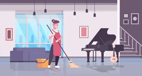 Eldivenli ve önlüklü bir kadın paspas temizleyicisi kullanıyor ev temizliği yapıyor modern oturma odası iç mekan düz yatay boy — Stok Vektör