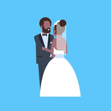 yeni evliler sadece aşk düğün günü kavramı mavi arka plan tam uzunlukta düz romantik çift gelin ve damat birlikte dans kucaklayan afrikalı amerikalı erkek kadın evlendi