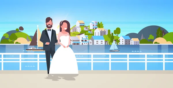 Молодята чоловік жінка стоїть разом романтична пара наречена і наречена, що приймає концепцію весілля гірський місто острів пейзаж фон горизонтальний — стоковий вектор