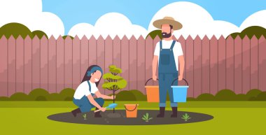 çift çiftçiler su kovaları kadın kazma toprak bahçe tarım bahçe cilik kavramı arka bahçe arka bahçe düz tam uzunlukta yatay çalışan tutan genç ağaç adam dikim