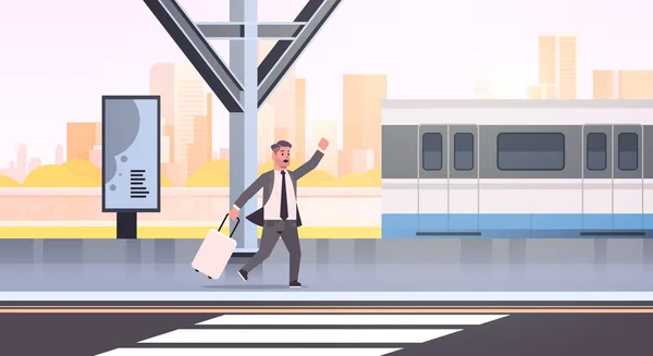 Homme d'affaires courir pour attraper train homme d'affaires avec des bagages sur la gare de la ville transports en commun mâle personnage dessin animé paysage urbain fond pleine longueur horizontale — Image vectorielle