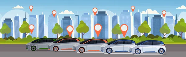 Автомобілі з місцем розташування штифт на парковці онлайн замовлення таксі концепція обміну автомобілів мобільний транспорт автосервіс сучасний міський вуличний міський пейзаж плоский горизонтальний фон — стоковий вектор