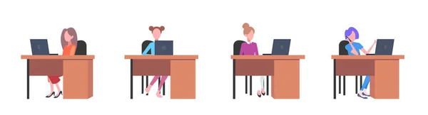 Niñas compañeros de trabajo en la oficina creativa mujeres sentadas en los escritorios de trabajo concepto de proceso de trabajo co-trabajo espacio abierto plana horizontal de longitud completa fondo blanco — Archivo Imágenes Vectoriales