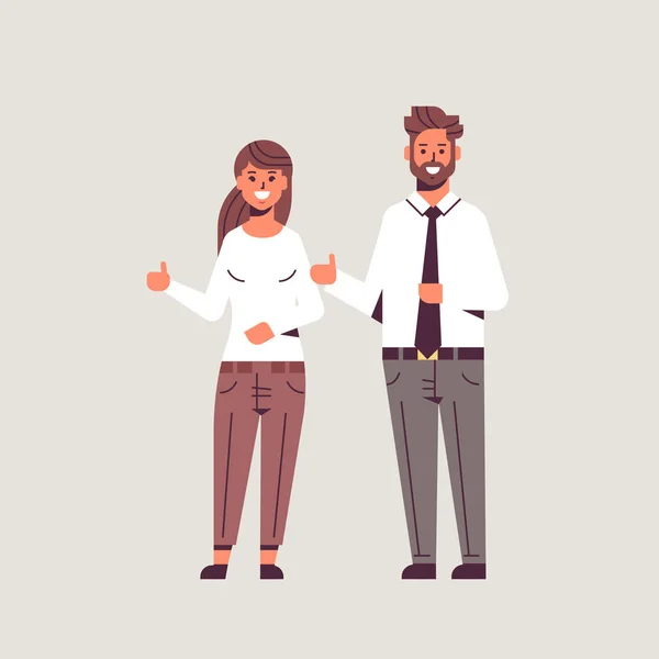 幸せなビジネスマンの男性女性は親指を上げて手をつないでジェスチャーカップルの同僚が一緒に立って成功したチームワークコンセプトフラットフルレングス — ストックベクタ